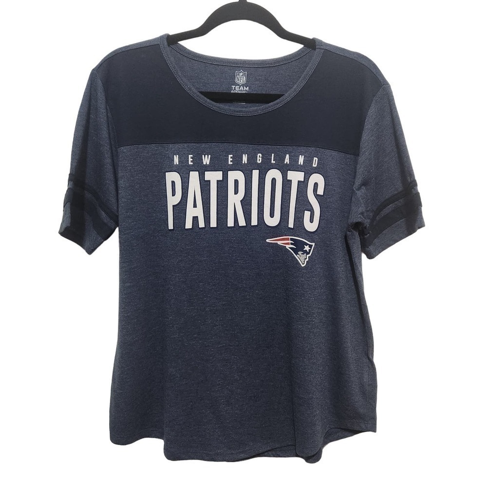 NFL Team Apparel
Newengland Patriots 
Logo Tee Shirt Women's Large